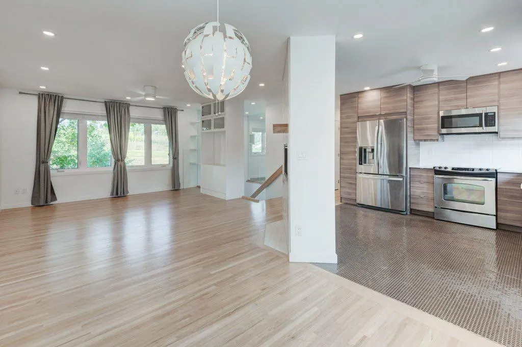 112 Selkirk Drive SW
