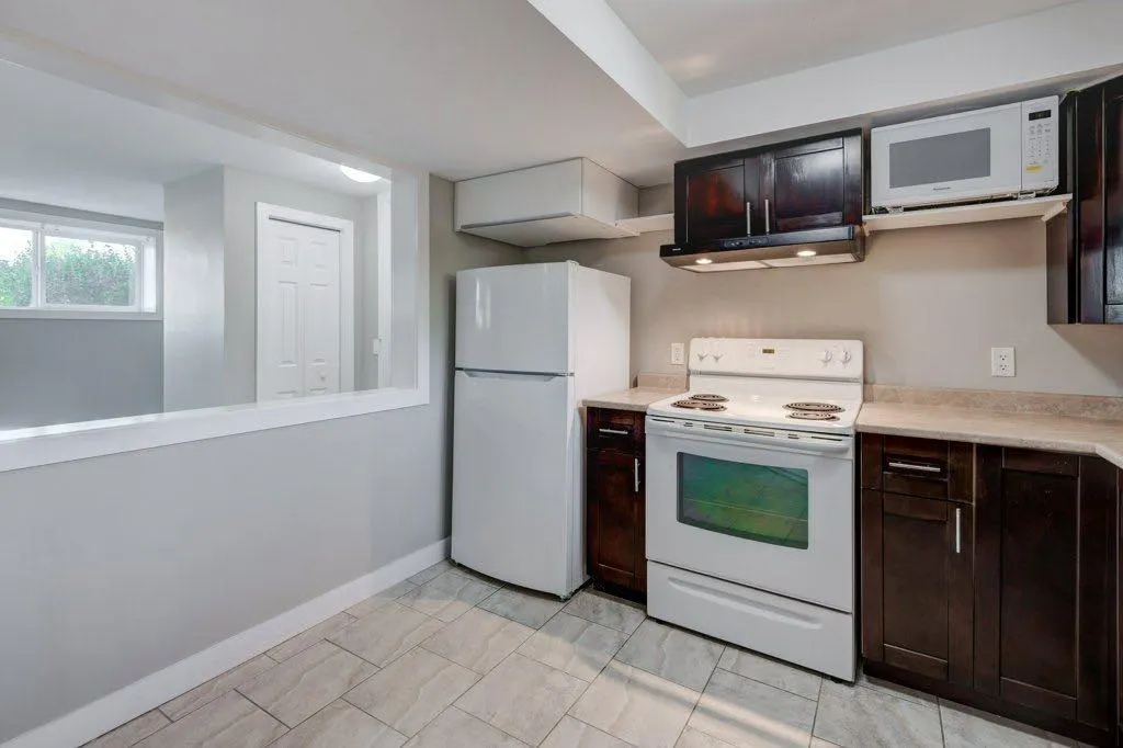 112 Selkirk Drive SW