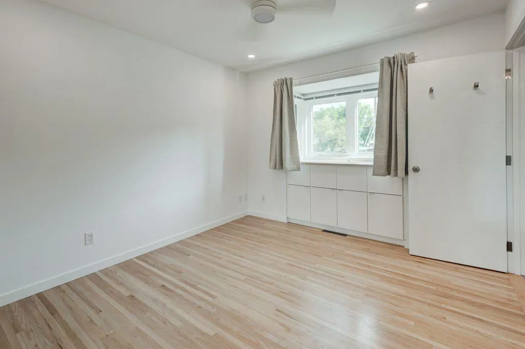 112 Selkirk Drive SW