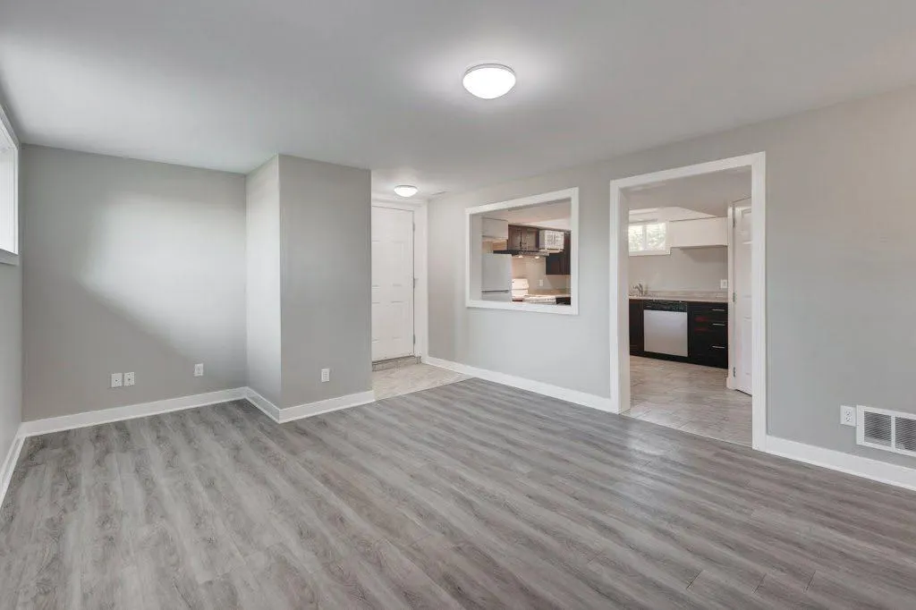 112 Selkirk Drive SW