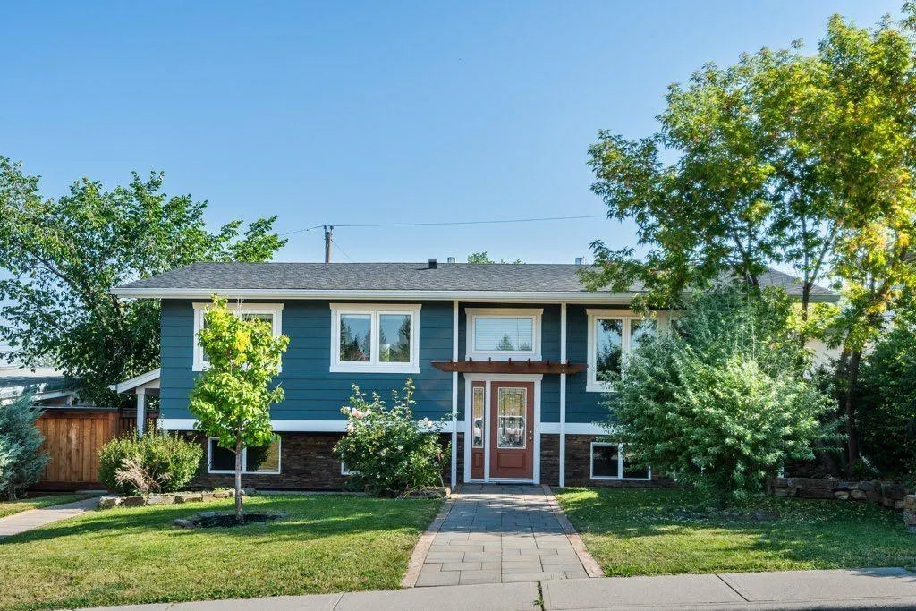112 Selkirk Drive SW