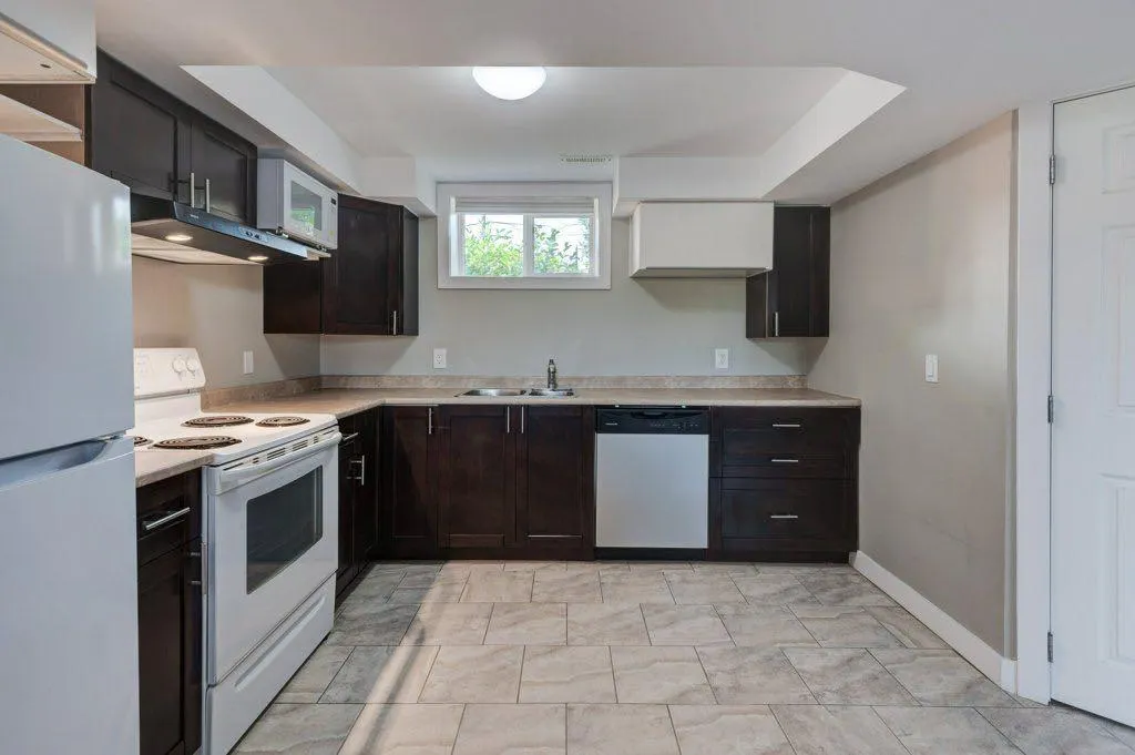 112 Selkirk Drive SW