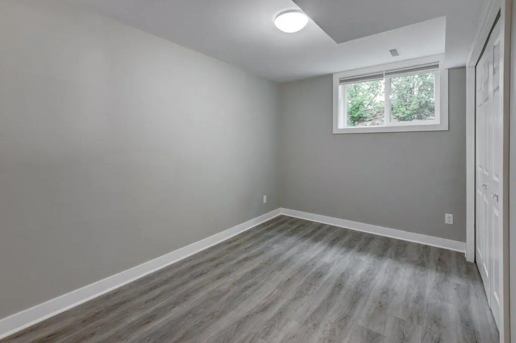 112 Selkirk Drive SW