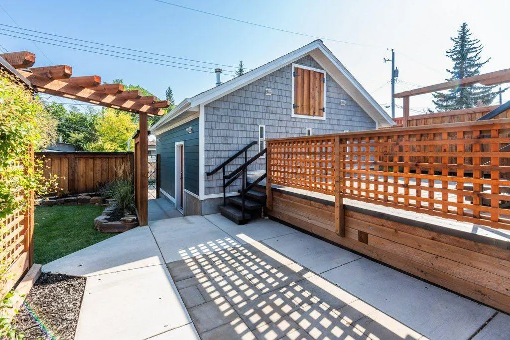 112 Selkirk Drive SW