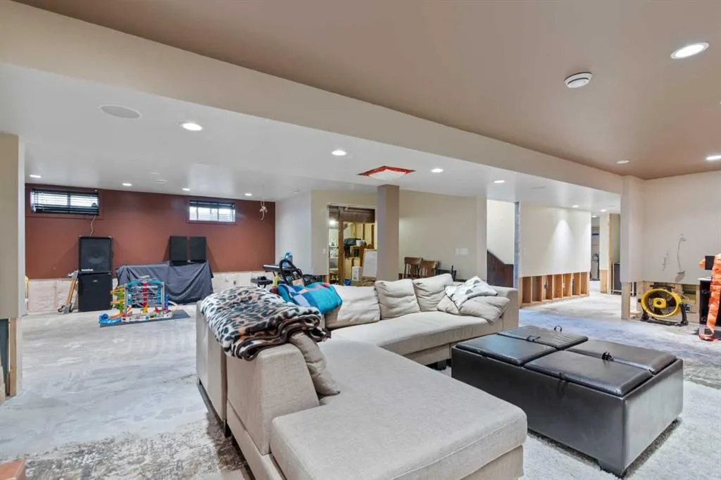 6847 Lawrence Court SW
