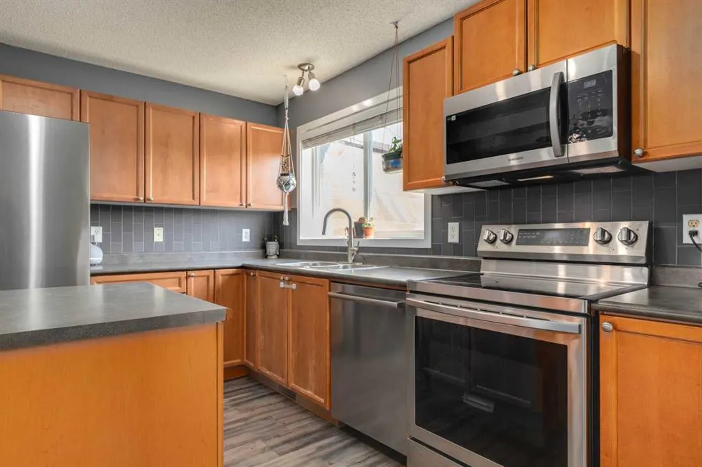 370 Elgin View SE