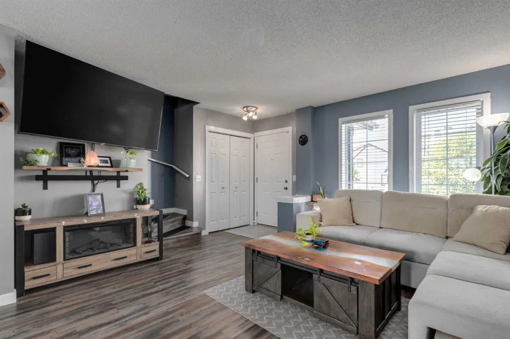 370 Elgin View SE