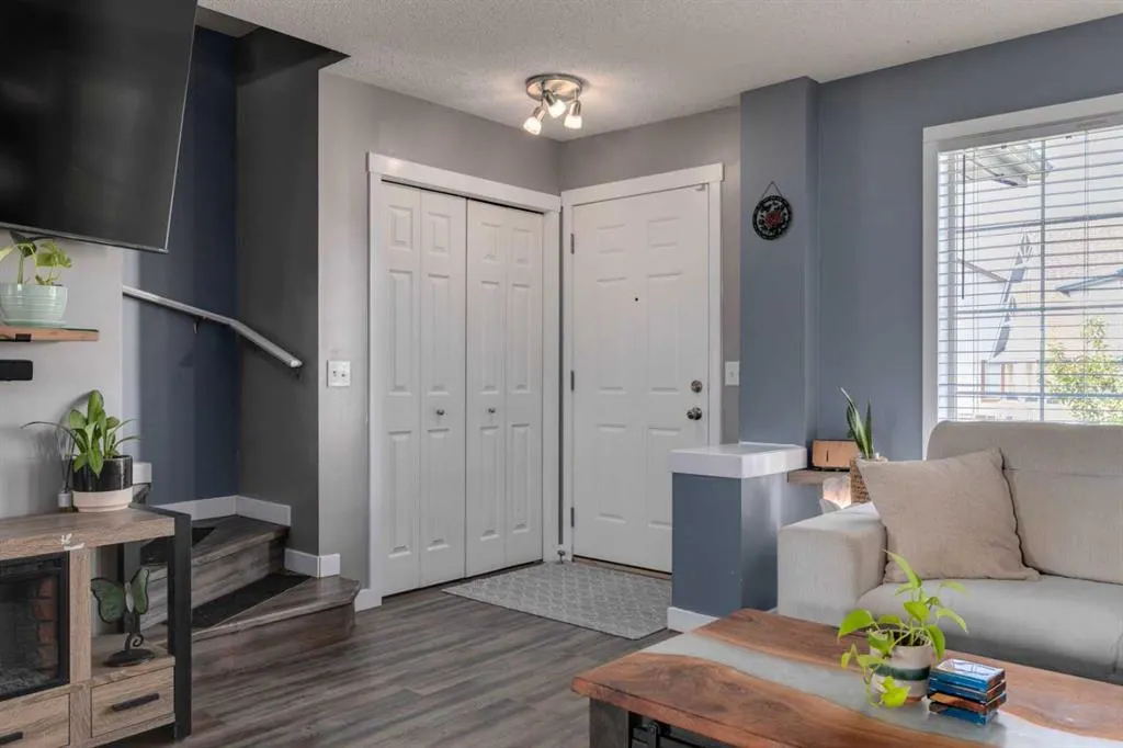 370 Elgin View SE