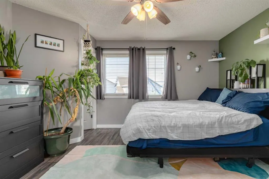 370 Elgin View SE