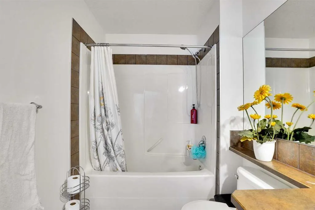 204 Covehaven Gardens NE