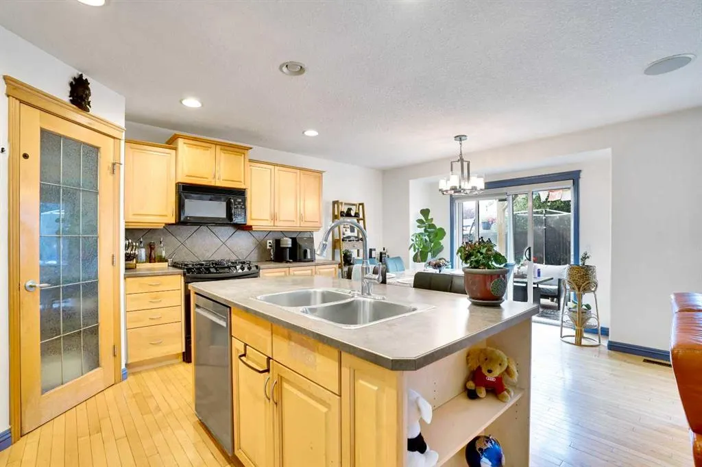 204 Covehaven Gardens NE