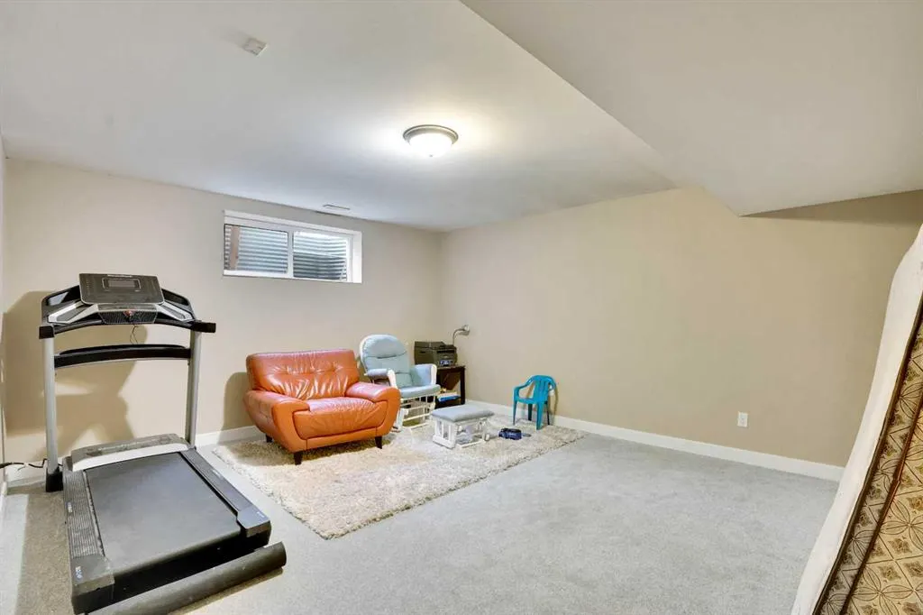 204 Covehaven Gardens NE