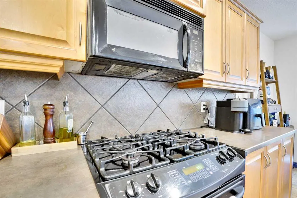 204 Covehaven Gardens NE