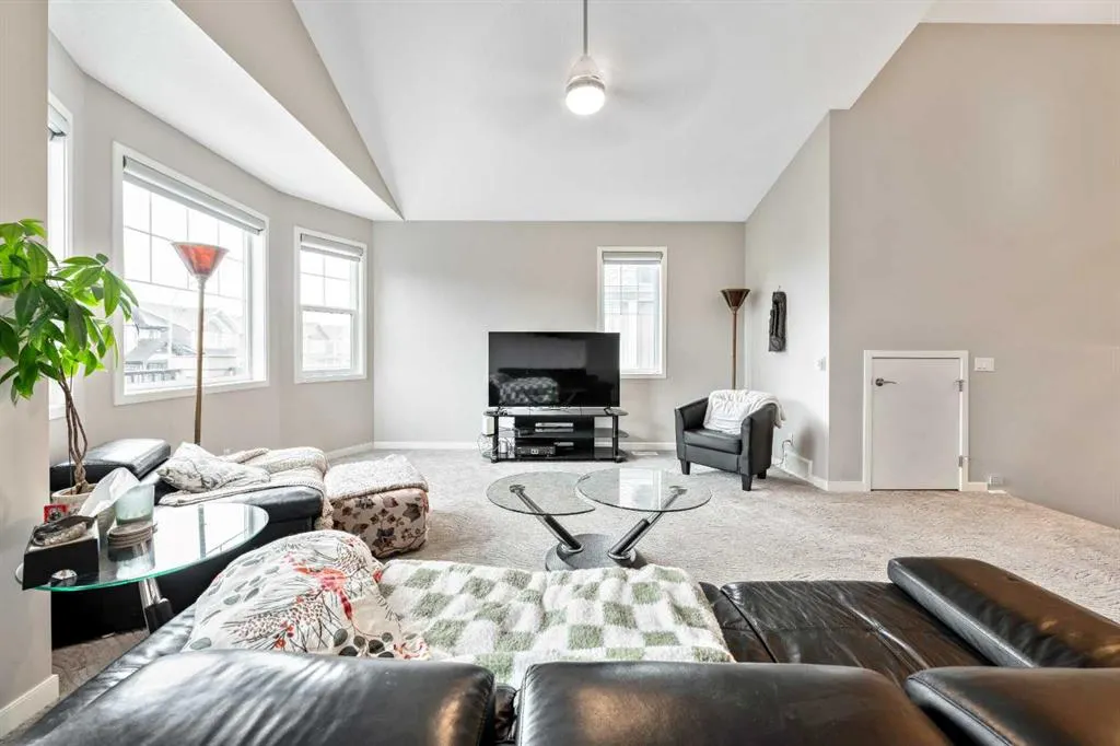 75 Fireside Crescent