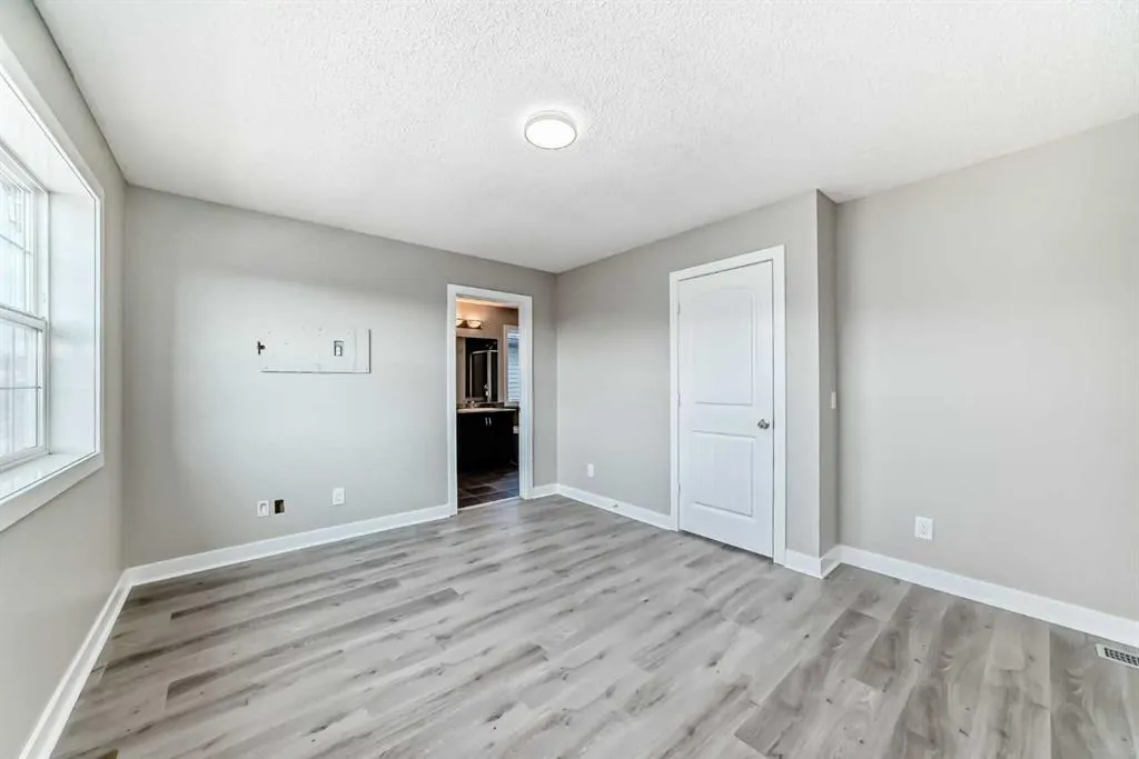 11 Skyview Springs Manor NE