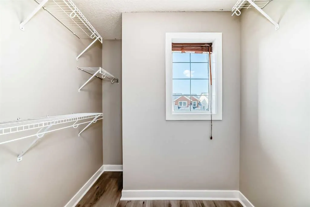 11 Skyview Springs Manor NE