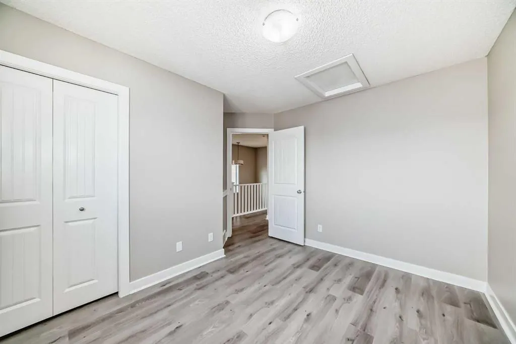 11 Skyview Springs Manor NE