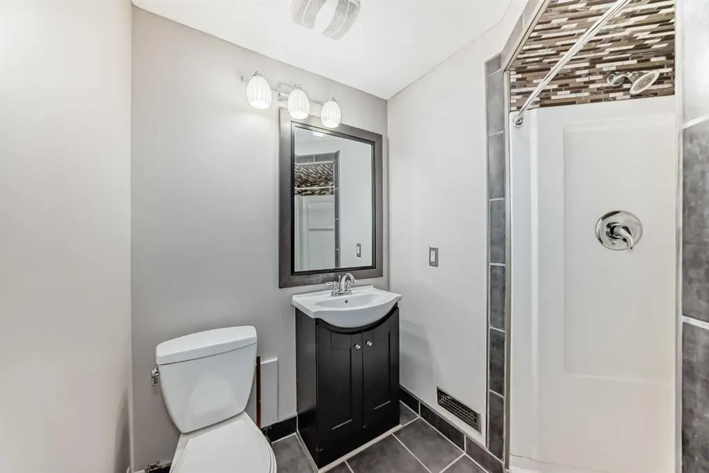 11 Skyview Springs Manor NE