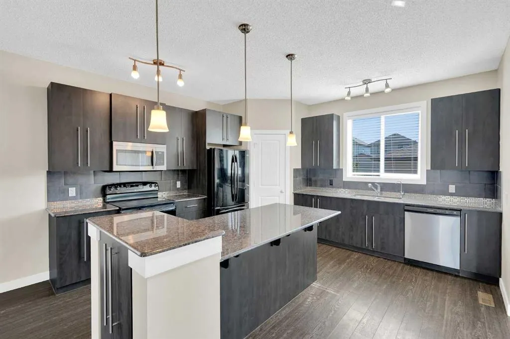 11 Skyview Springs Manor NE