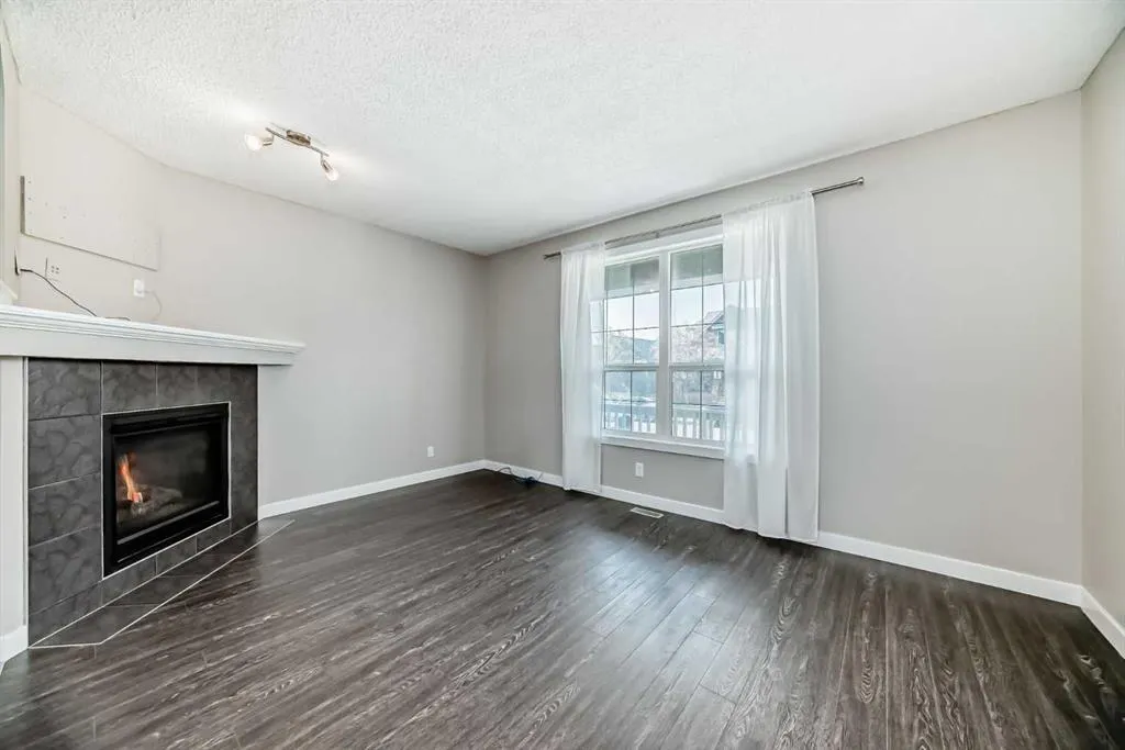 11 Skyview Springs Manor NE