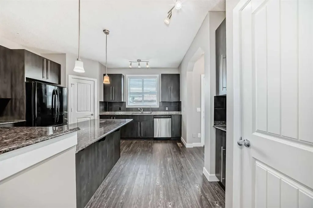 11 Skyview Springs Manor NE