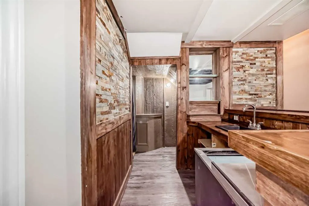 11 Skyview Springs Manor NE