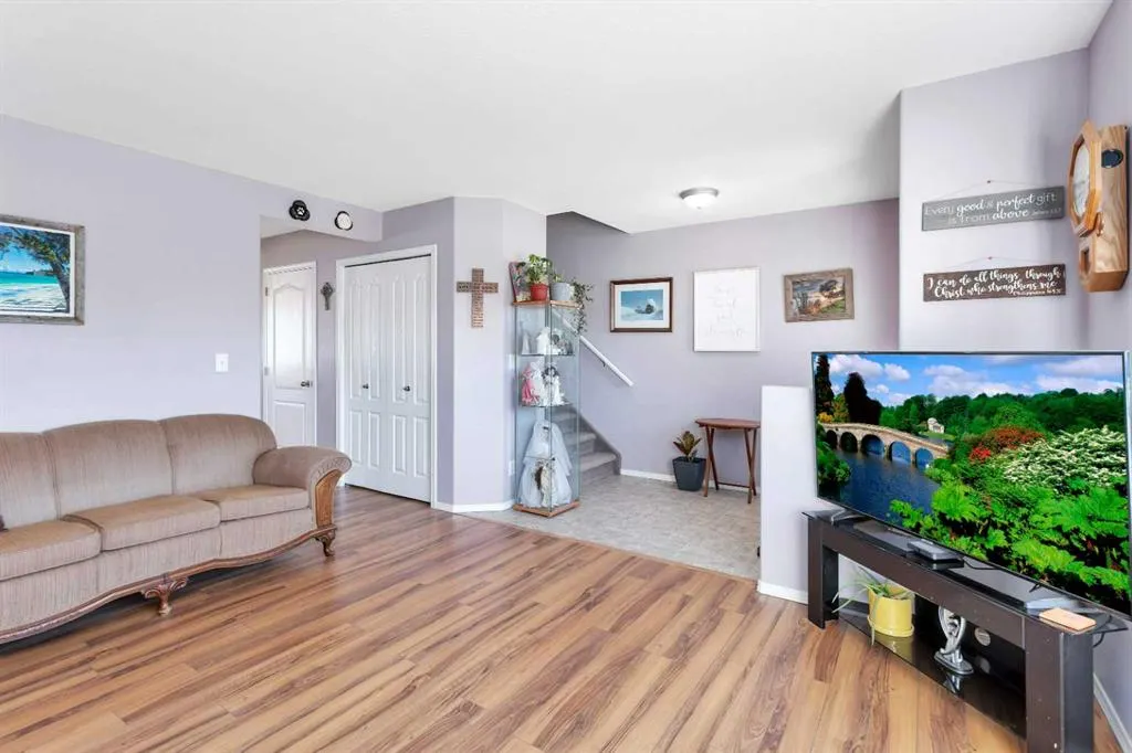 4536 44 Avenue Close