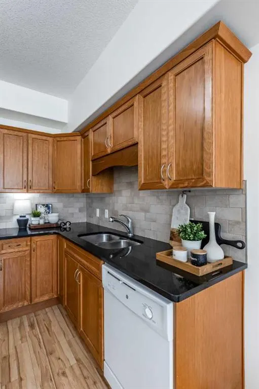 19 Terrace View NE, #403