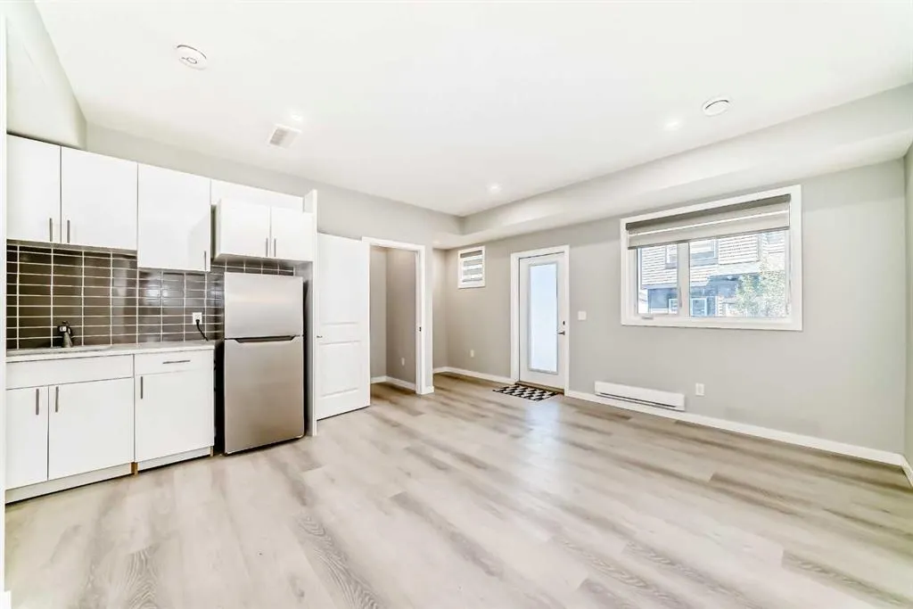 75 Evanscrest Common NW, #106