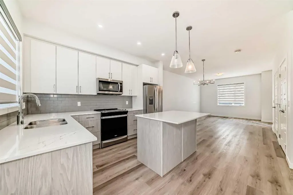 75 Evanscrest Common NW, #106