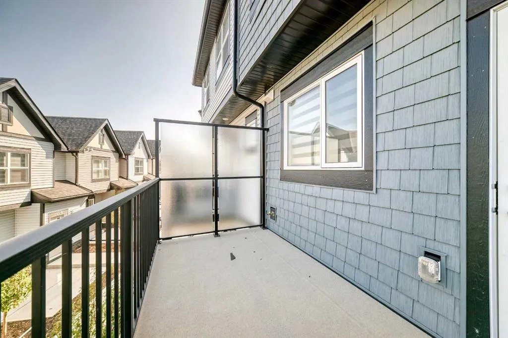 75 Evanscrest Common NW, #106