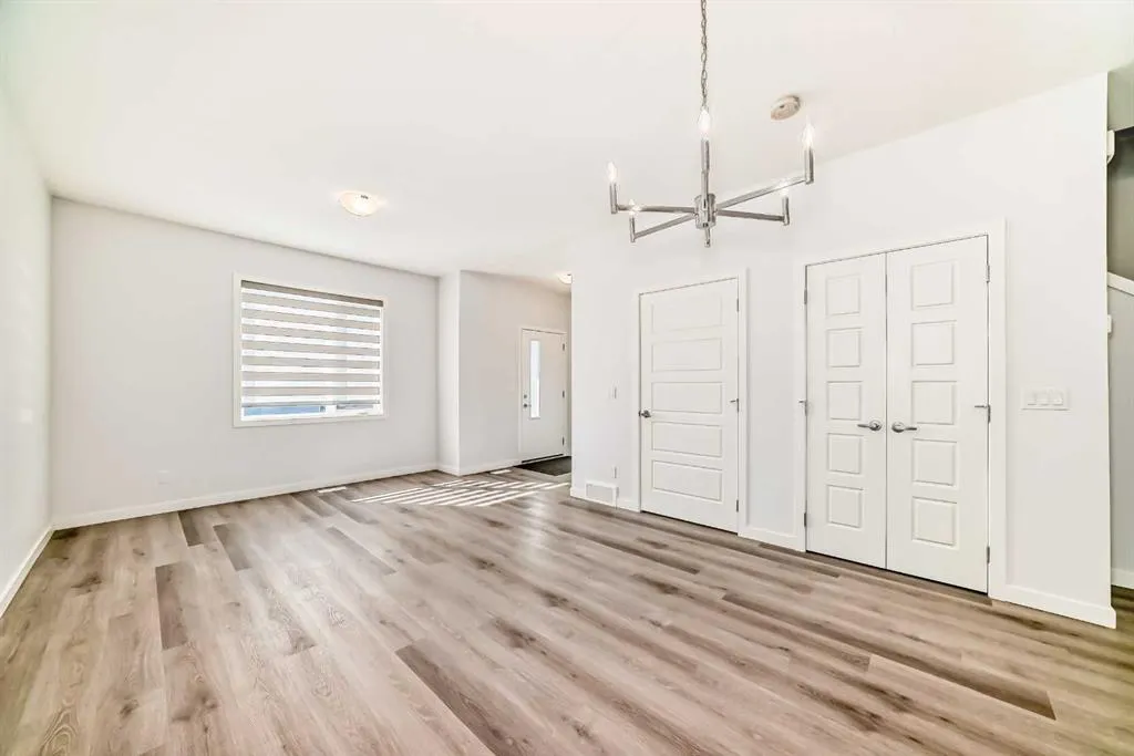 75 Evanscrest Common NW, #106