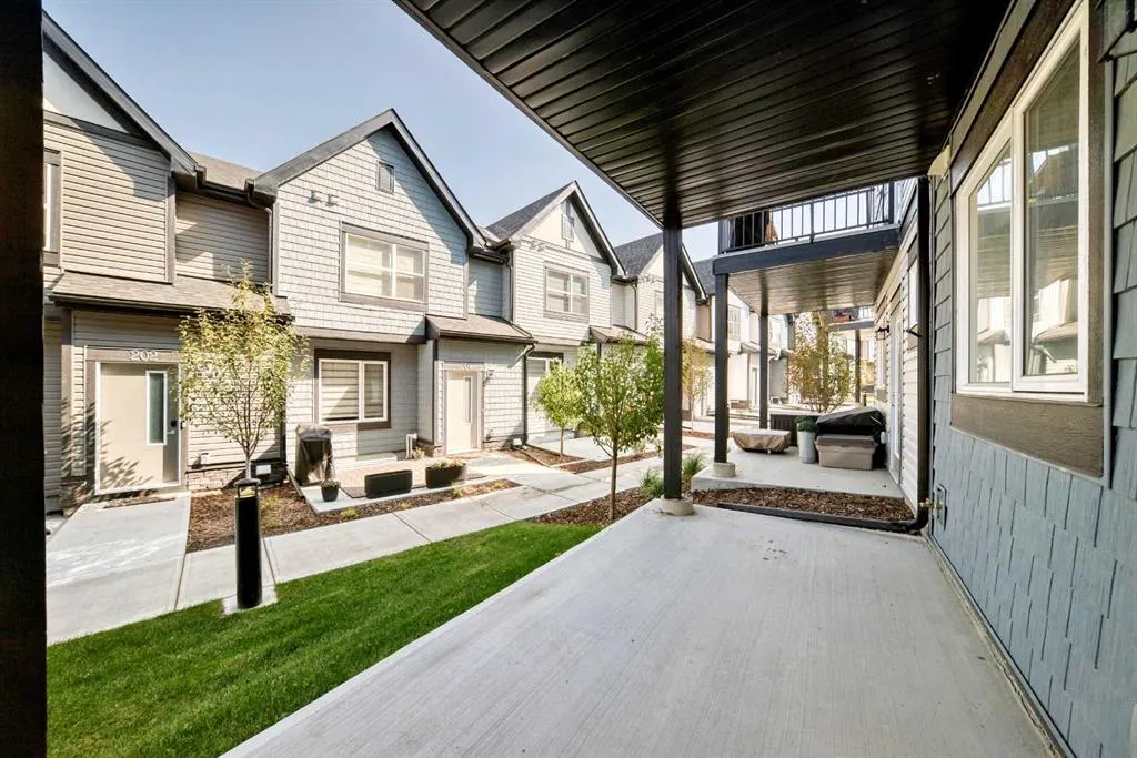 75 Evanscrest Common NW, #106