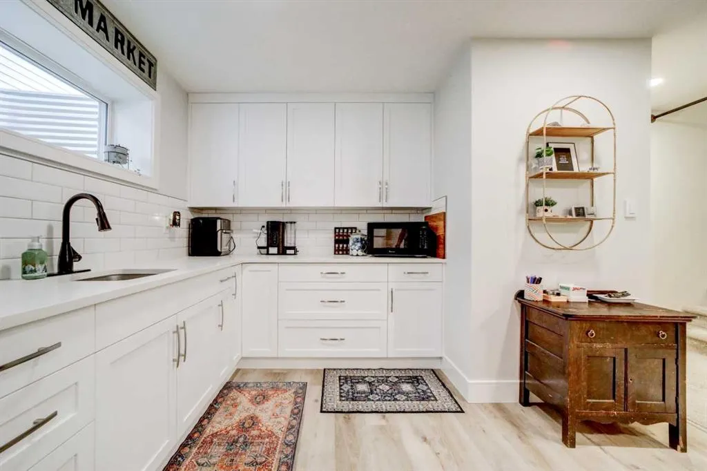 127 Goldenrod Road W