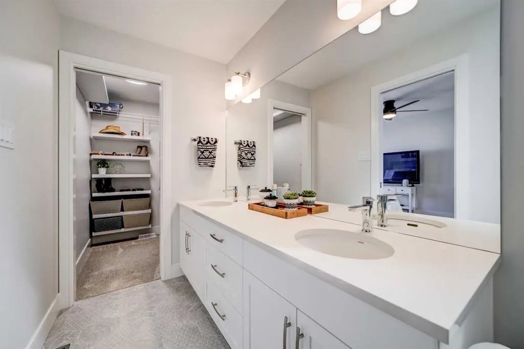 127 Goldenrod Road W