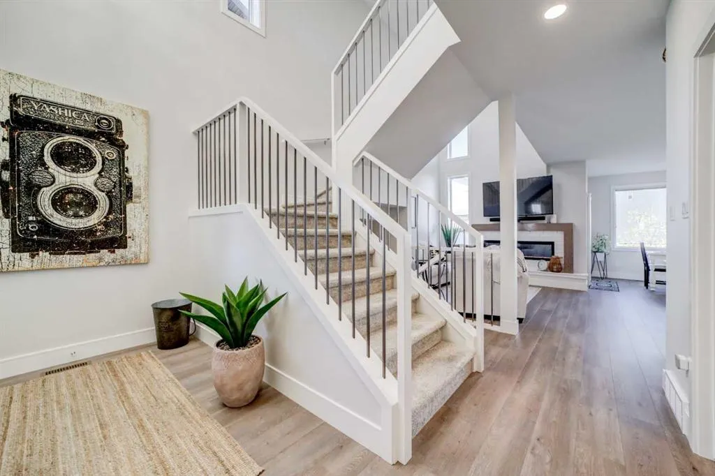127 Goldenrod Road W