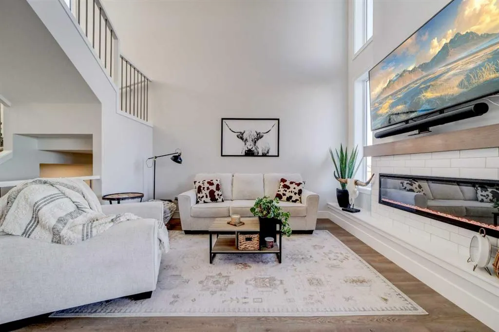 127 Goldenrod Road W