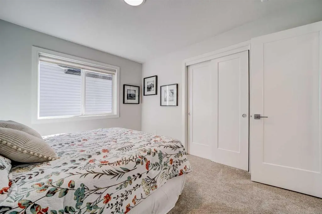 127 Goldenrod Road W