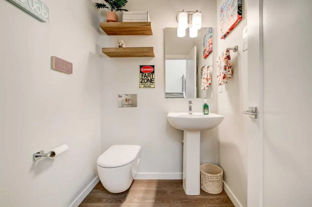 127 Goldenrod Road W