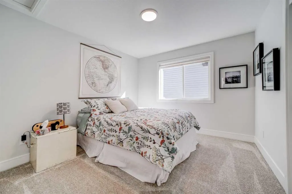127 Goldenrod Road W