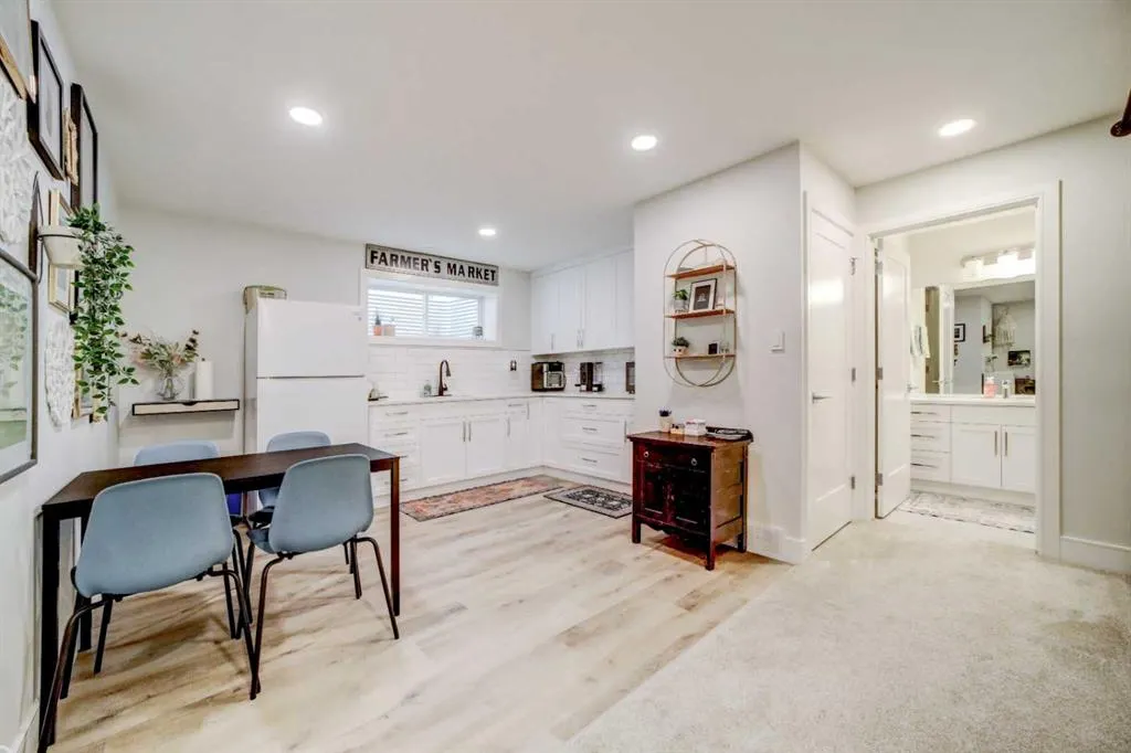 127 Goldenrod Road W
