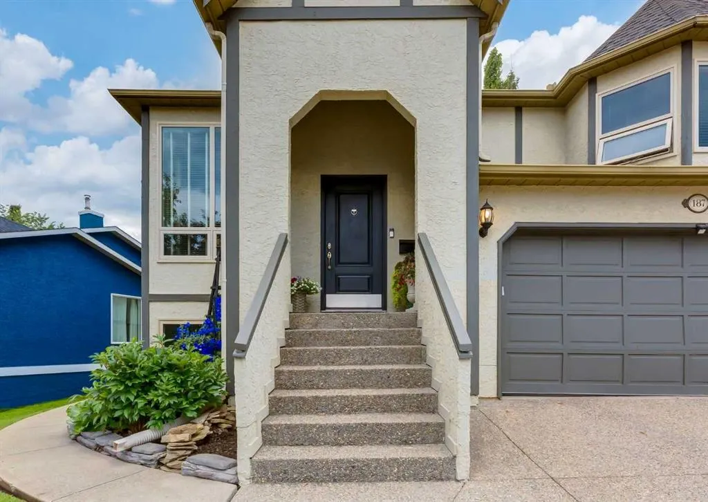 187 Strathaven Circle SW