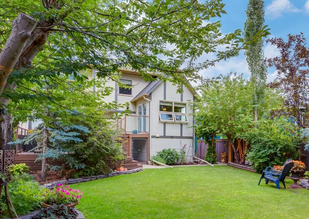 187 Strathaven Circle SW