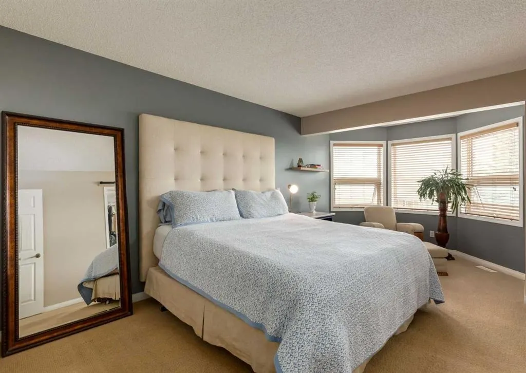 187 Strathaven Circle SW