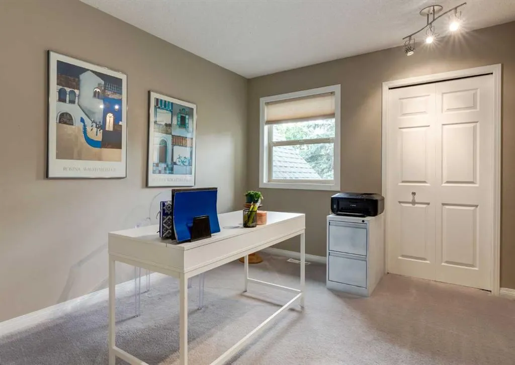 187 Strathaven Circle SW