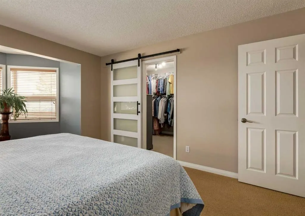 187 Strathaven Circle SW