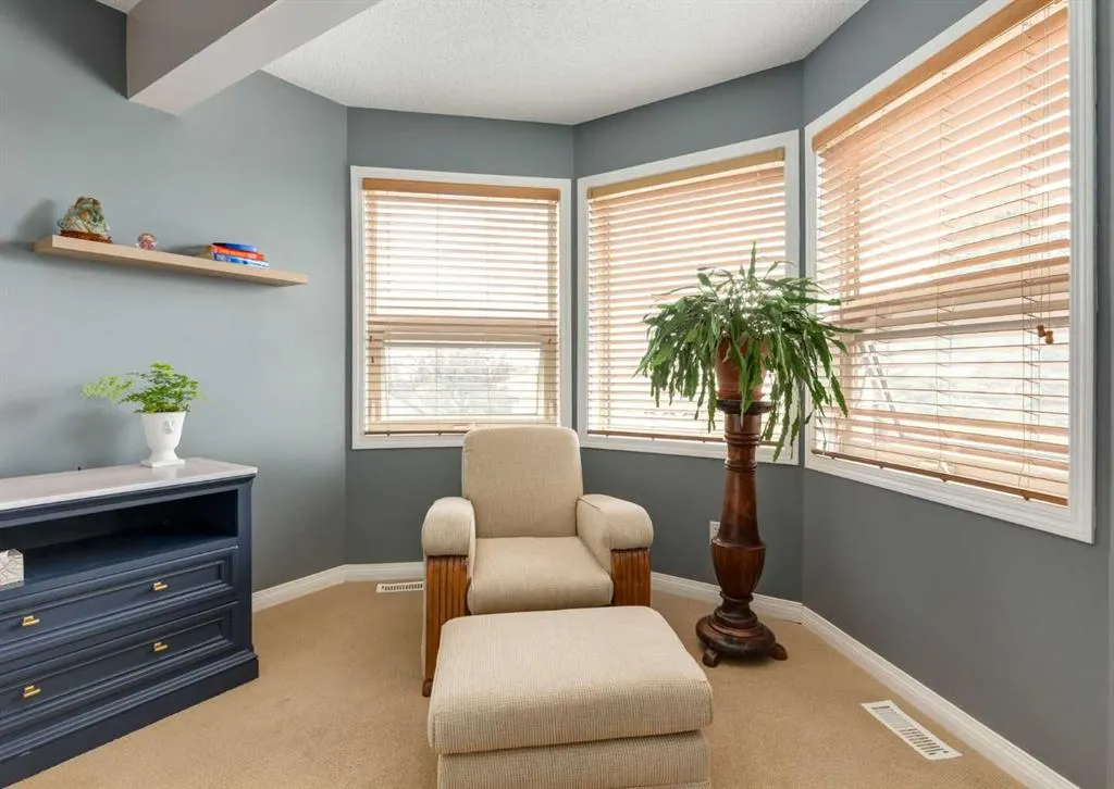 187 Strathaven Circle SW