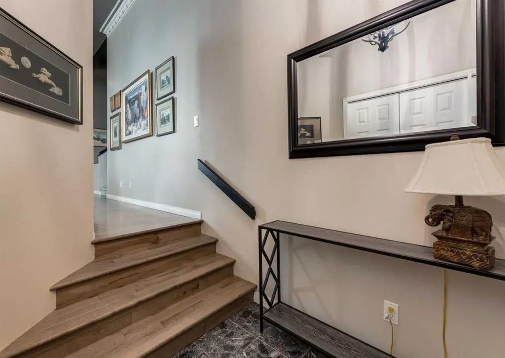 187 Strathaven Circle SW