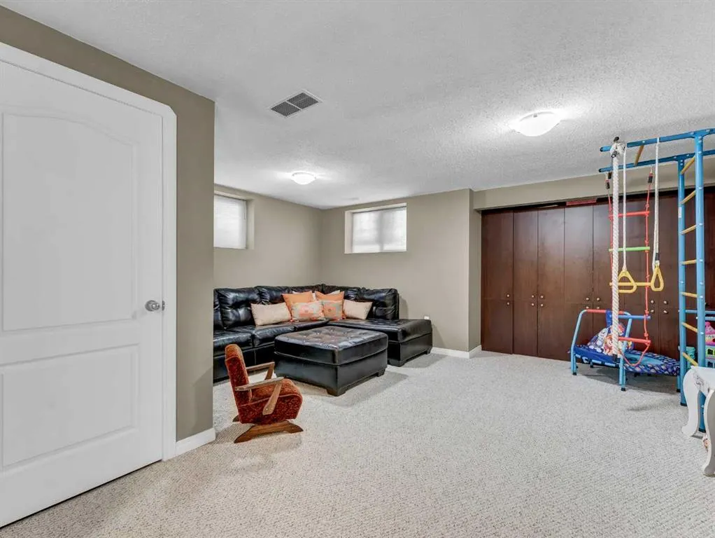 175 Sundance Road SW