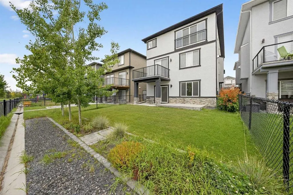 107 Legacy Landing SE